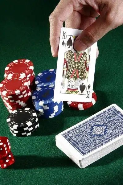 Filipino player using gogojili mobile app on Android phone